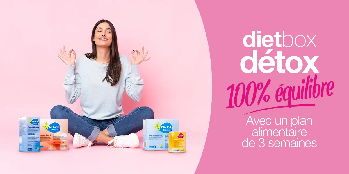 Une jeune femme est en position zen avec la box détox dietplus autour d’elle.